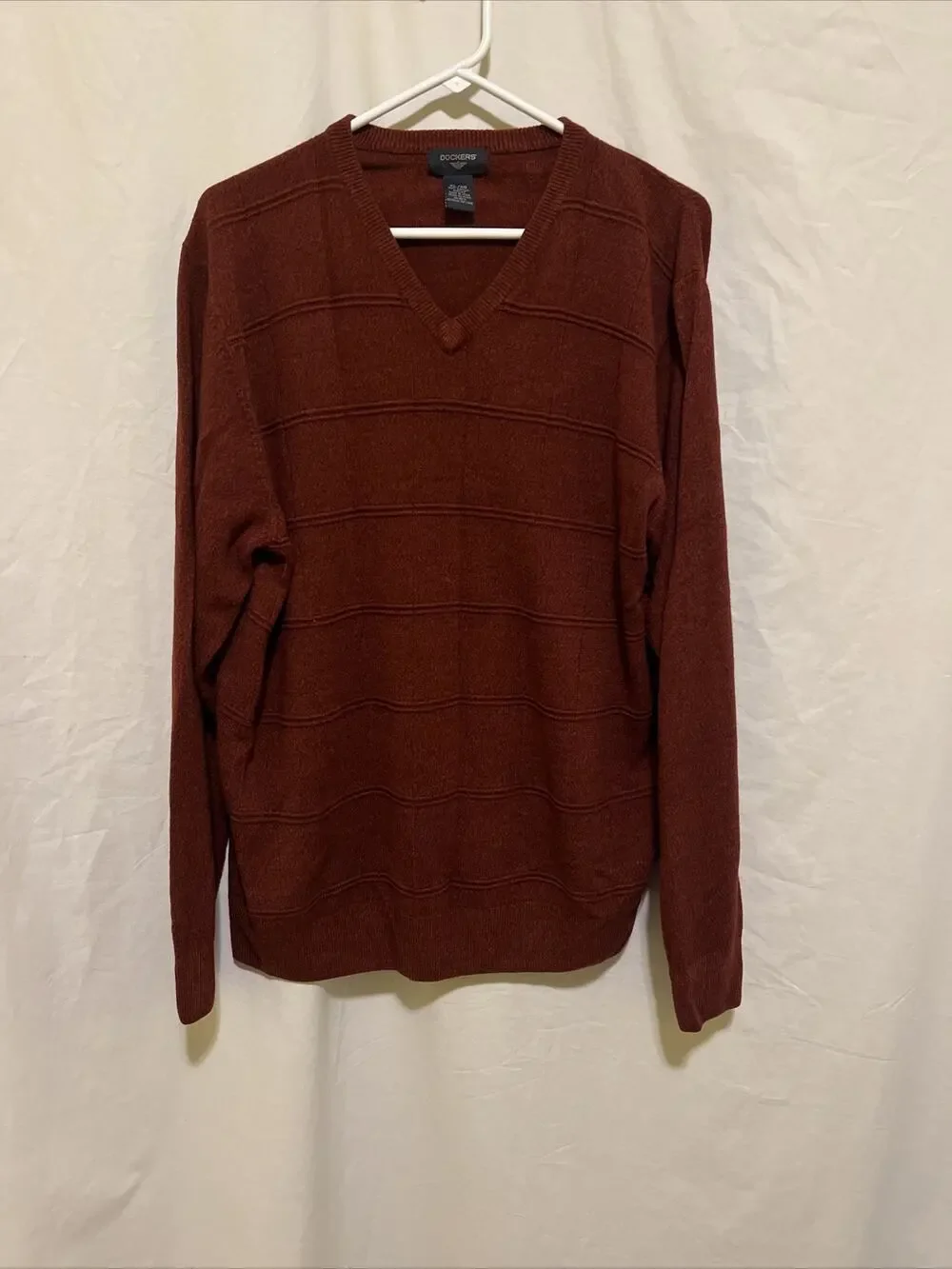 Men's Dockers Size XL Long Sleeve V Neck Sweater Maroon Nice!!